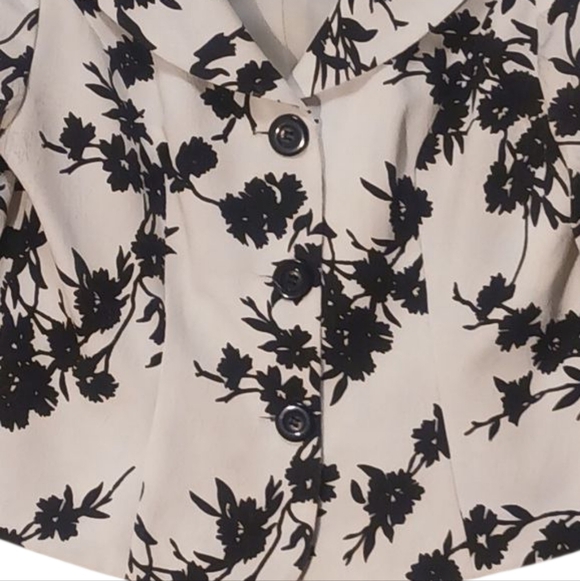 Emma James - White & Black Floral Jacket, Single Breasted, Long Sleeve, - Picture 10 of 11